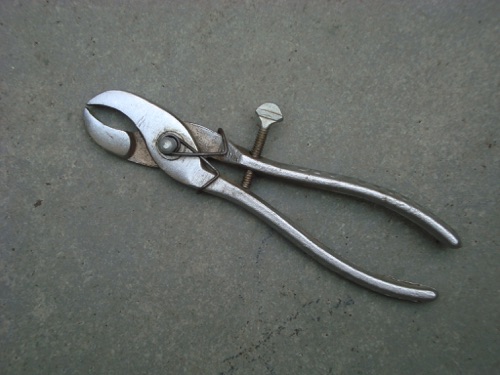 6" Hog ringer with thumbscrew and spring. For all sizes Hill pattern rings, #1 Pig ring, #2 Shoat ring and #3 Hog ring.